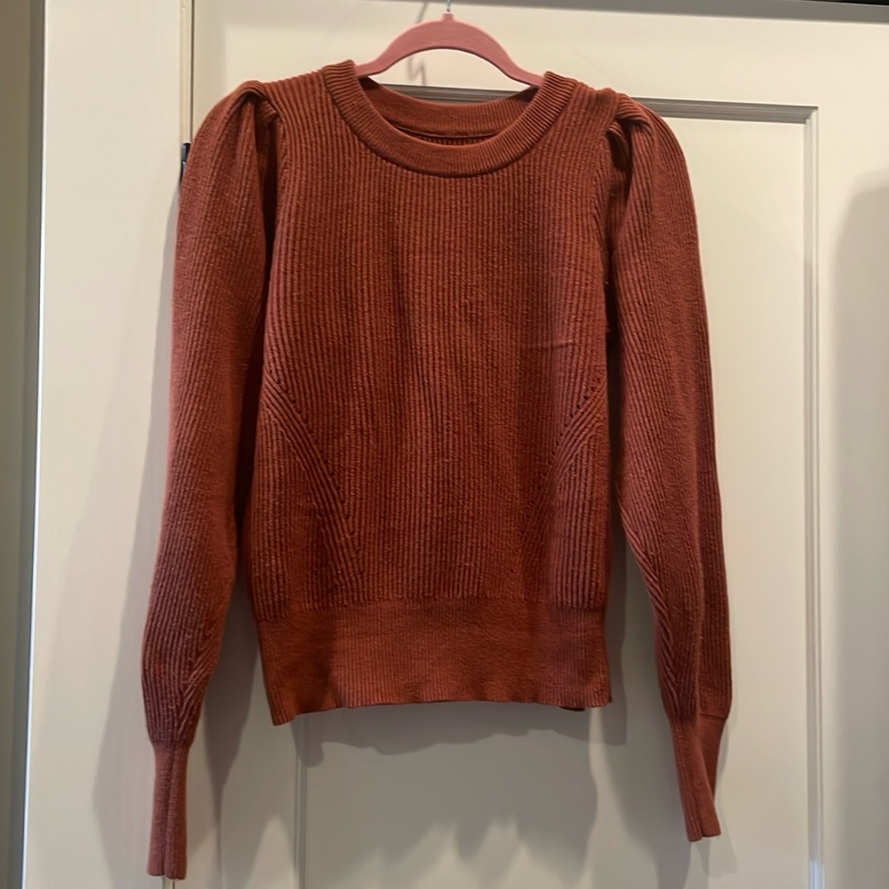 Abercrombie & Fitch burnt, rust orange. S. Puff sleeves. Details at the waist.